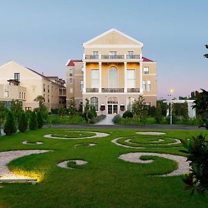 Tresor Le Palais Timisoara, Curio Collection By Hilton